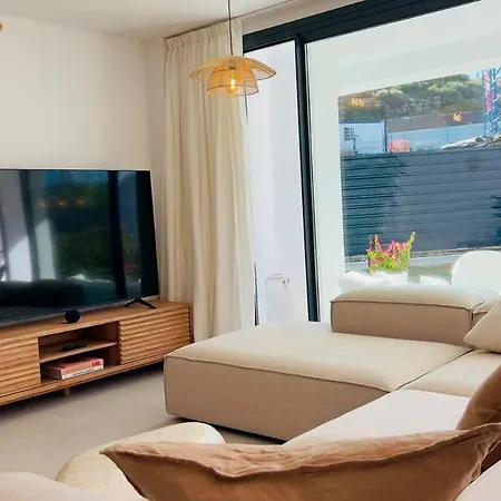 아파트 Beautiful 1-bedroom In *