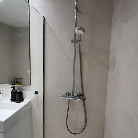 Beautiful 1-bedroom In * 에스테포나