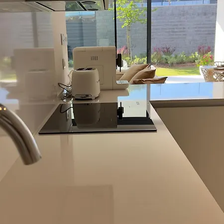 아파트 Beautiful 1-bedroom In 에스테포나